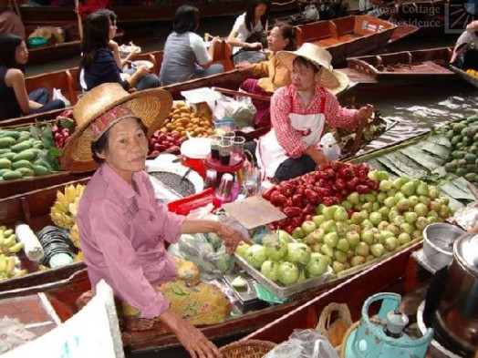 Floating market